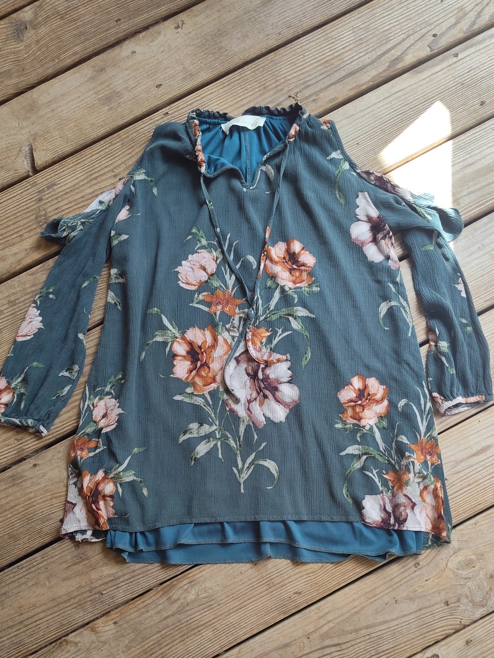 Vintage Havana Teal Floral Cold-Shoulder Tunic with Rust Blooms